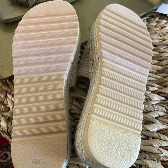 Never been worn slides. Size 10 - Picture 4 of 4